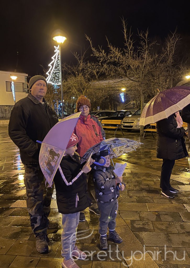 Betlehemi szárnyas oltárt nyitottunk 16